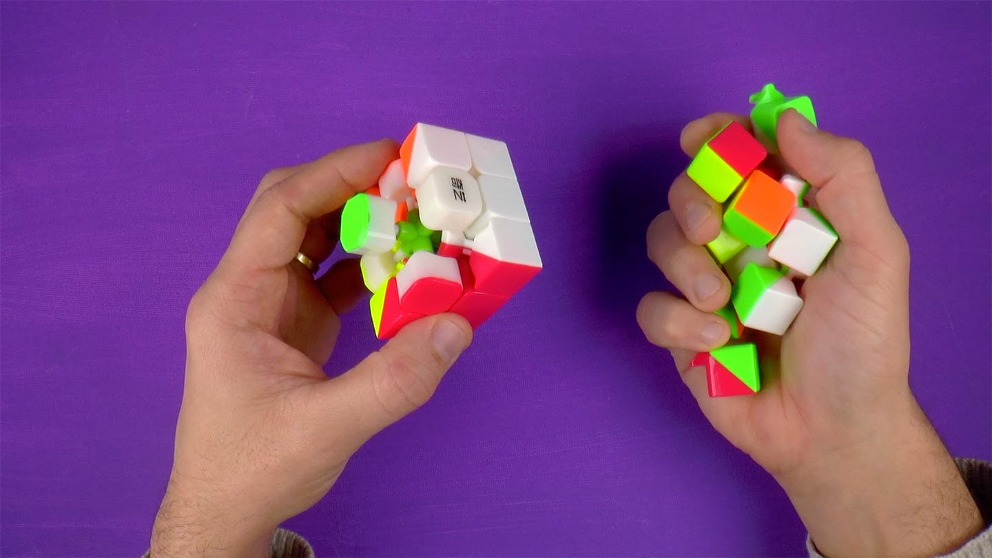 Zo zet je een speedcube weer in elkaar